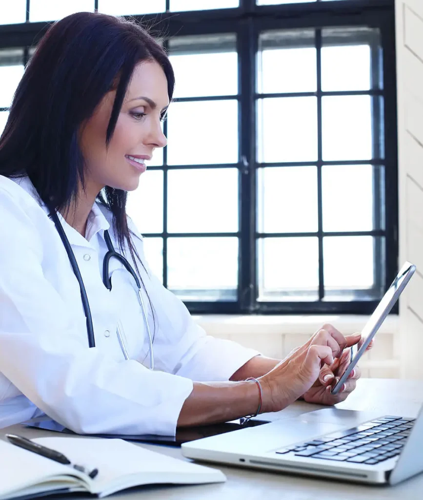 doctor-wearing-white-robe-stethoscope (1)